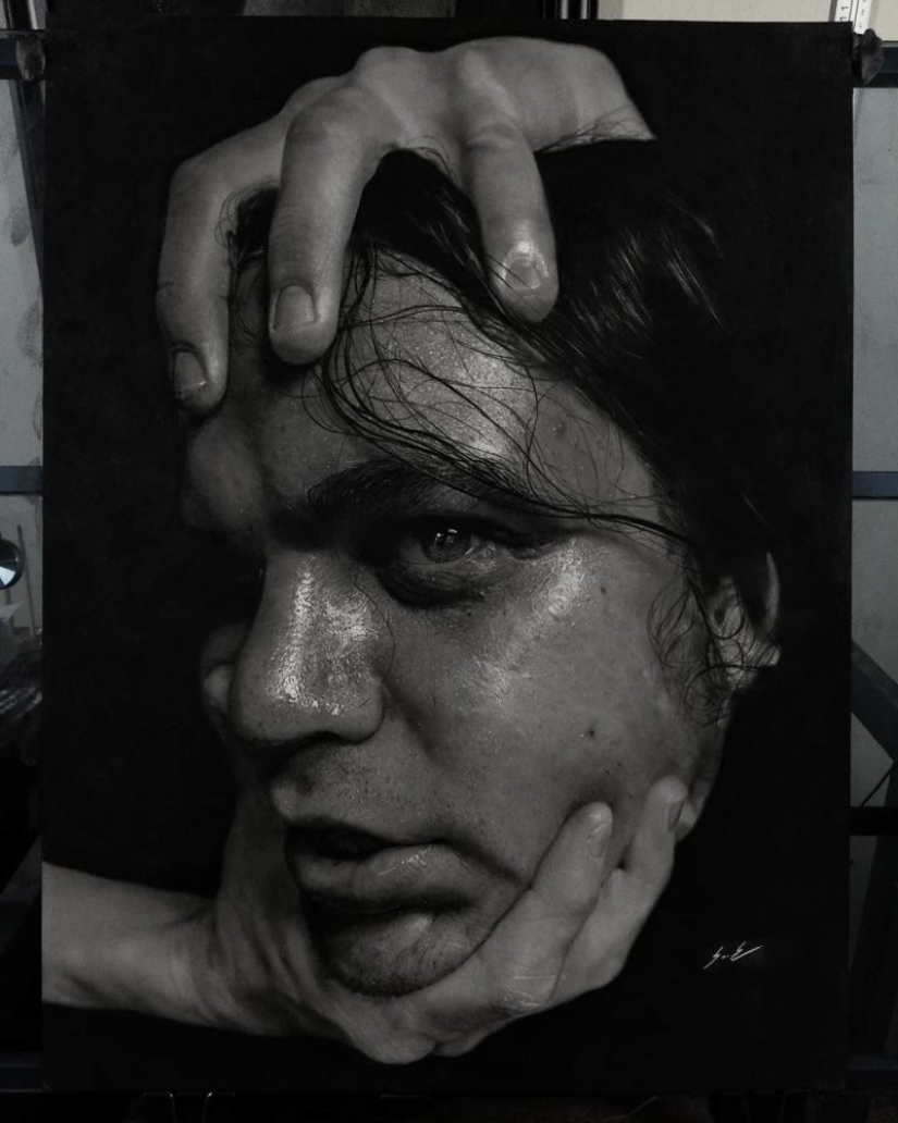 Dylan Eakin and his photorealistic charcoal drawings Dylan Eakin and his photorealistic charcoal drawings
