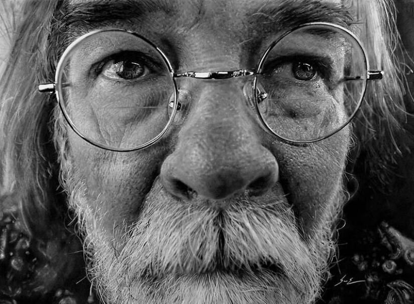 Dylan Eakin and his photorealistic charcoal drawings Dylan Eakin and his photorealistic charcoal drawings