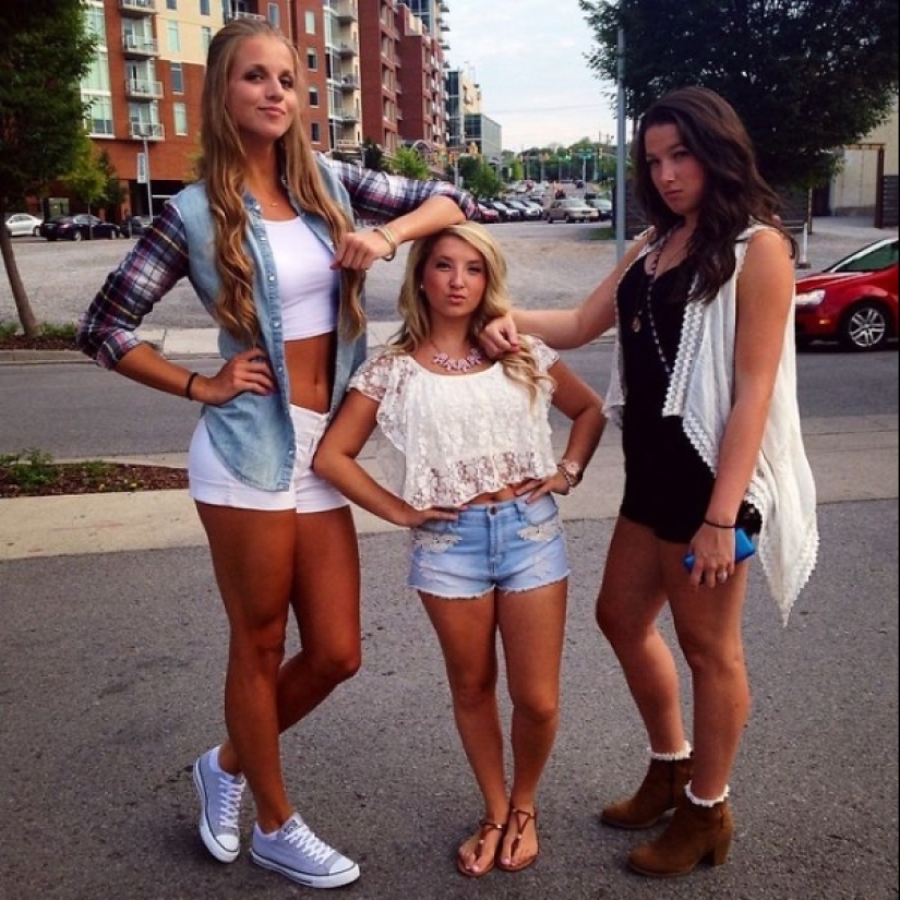 Each Gandalf needs his own Frodo, or 20 photos of very large and small people Each Gandalf needs his own Frodo, or 20 photos of very large and small people