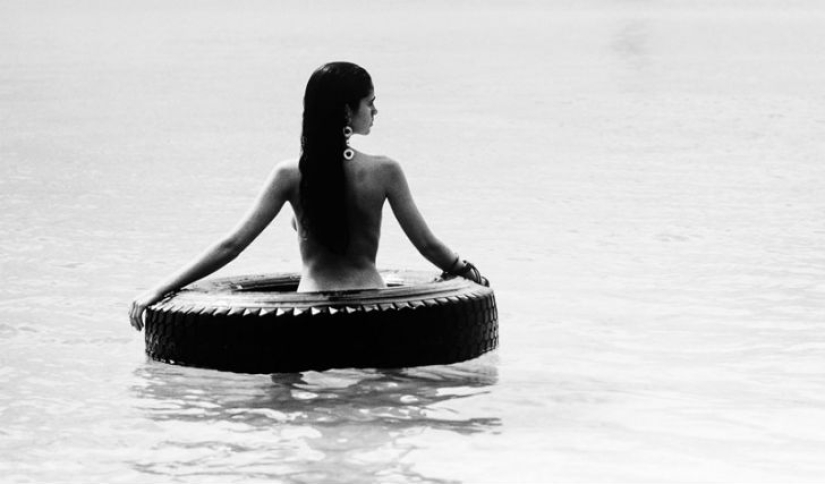 Earl británico y el controvertido fotógrafo Patrick Anson