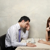 Eight stupid things every Girl Does on a First Date