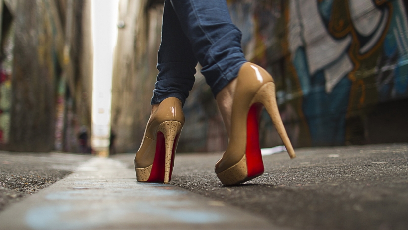 Eight stupid things every Girl Does on a First Date