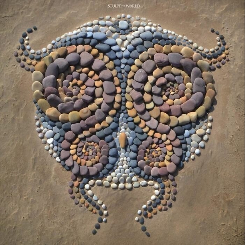 El artista crea el estado de ánimo de sus impresionantes obras de las piedras en la playa