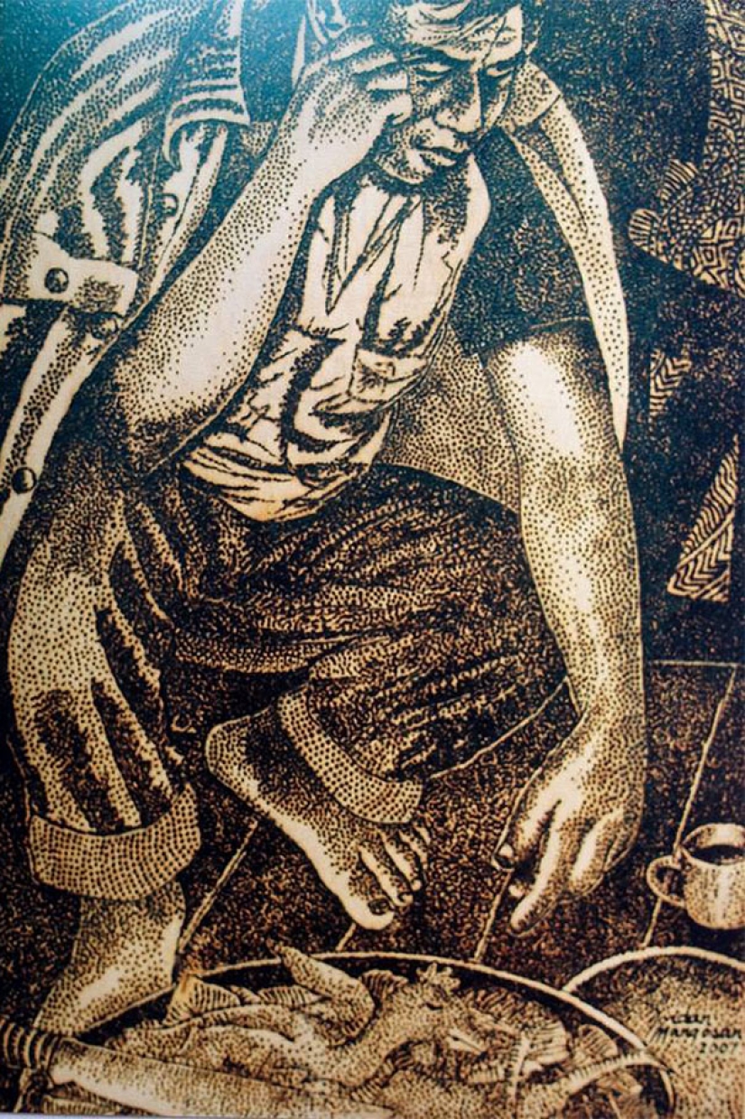 El artista dibuja con una lupa y la luz del sol El artista dibuja con una lupa y la luz del sol