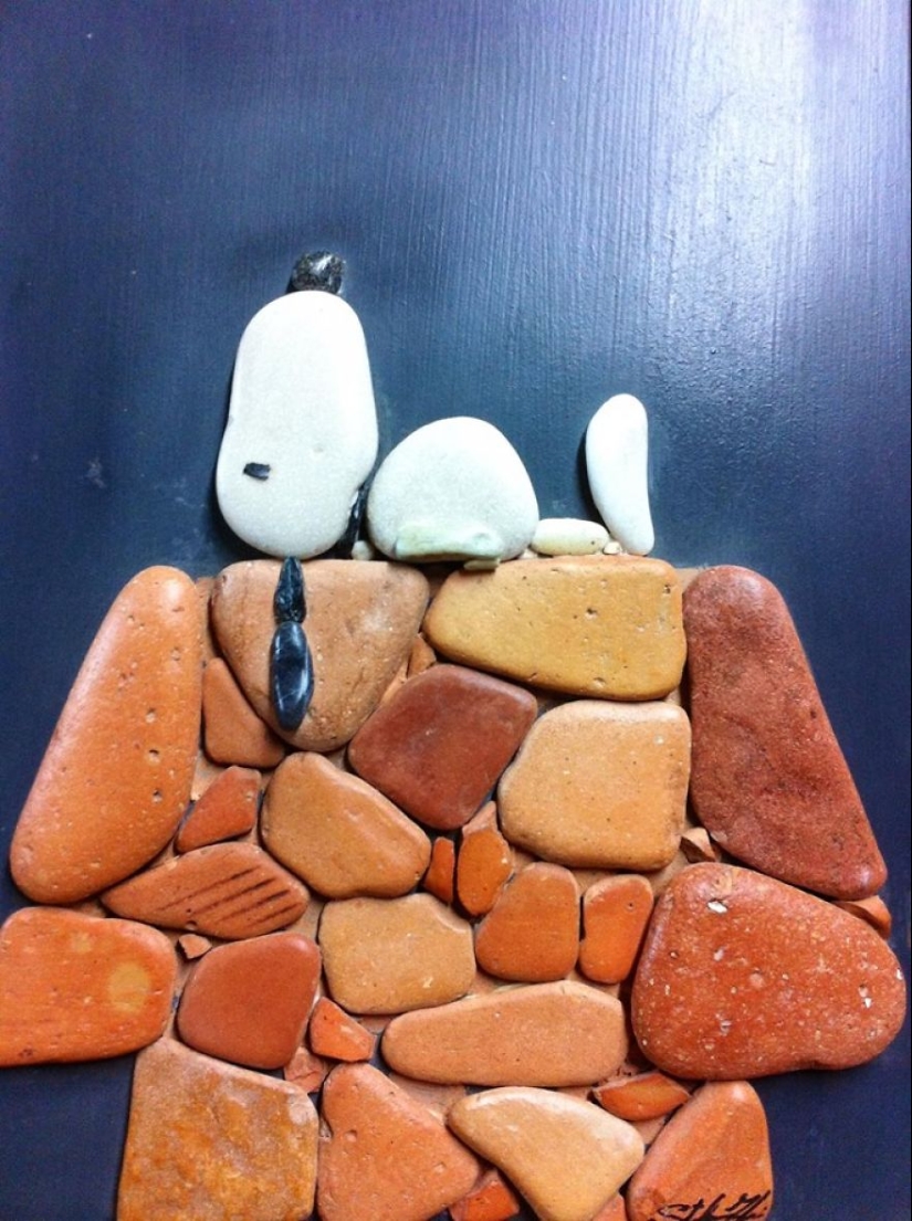 El artista hace pinturas increíblemente realistas a partir de piedras encontradas en la playa