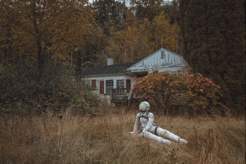 “El astronauta solitario”: autorretratos en entornos abandonados y en decadencia “El astronauta solitario”: autorretratos en entornos abandonados y en decadencia