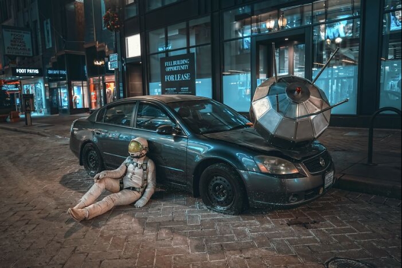 “El astronauta solitario”: autorretratos en entornos abandonados y en decadencia “El astronauta solitario”: autorretratos en entornos abandonados y en decadencia