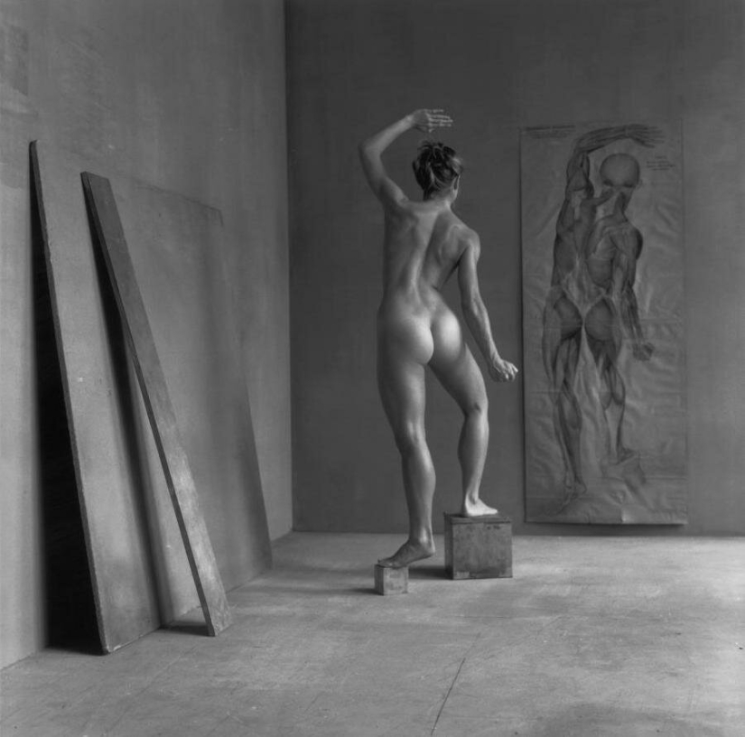 El cuerpo femenino y la geometría en la obra del fotógrafo Christian Coigny El cuerpo femenino y la geometría en la obra del fotógrafo Christian Coigny