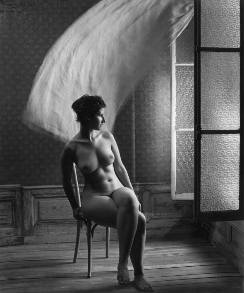 El cuerpo femenino y la geometría en la obra del fotógrafo Christian Coigny El cuerpo femenino y la geometría en la obra del fotógrafo Christian Coigny