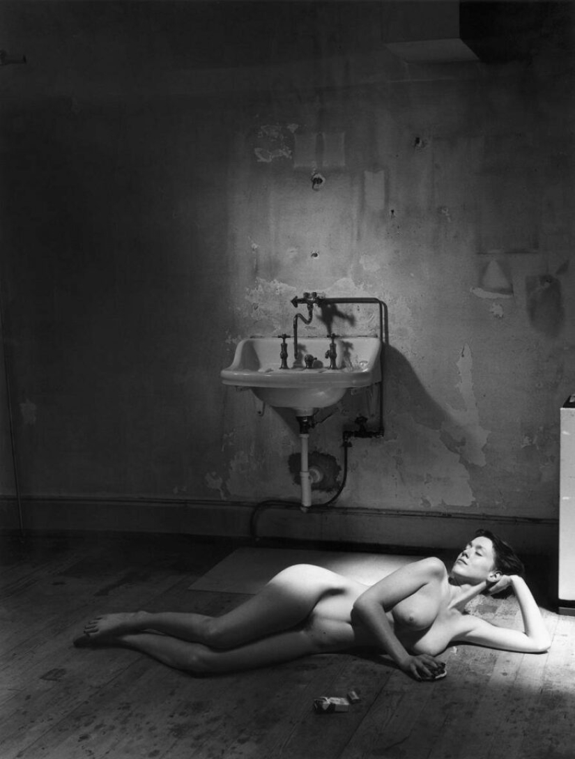 El cuerpo femenino y la geometría en la obra del fotógrafo Christian Coigny El cuerpo femenino y la geometría en la obra del fotógrafo Christian Coigny