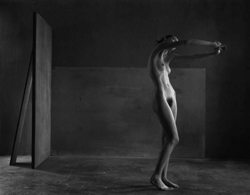 El cuerpo femenino y la geometría en la obra del fotógrafo Christian Coigny El cuerpo femenino y la geometría en la obra del fotógrafo Christian Coigny