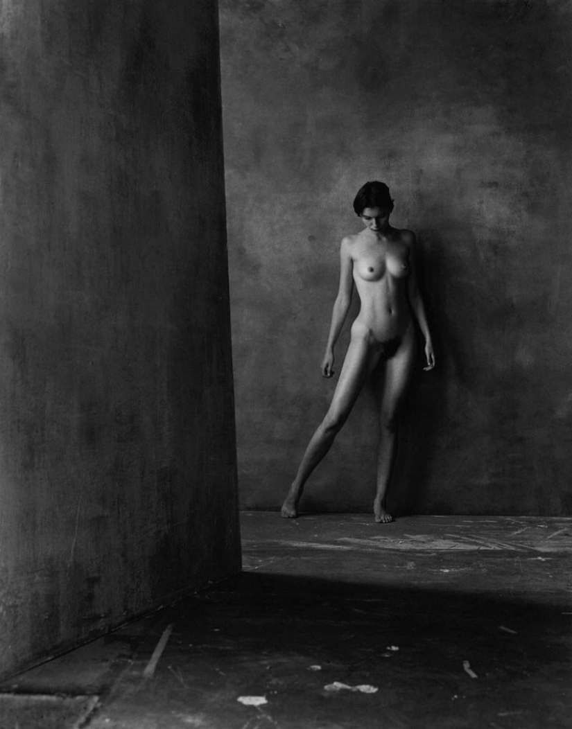 El cuerpo femenino y la geometría en la obra del fotógrafo Christian Coigny El cuerpo femenino y la geometría en la obra del fotógrafo Christian Coigny