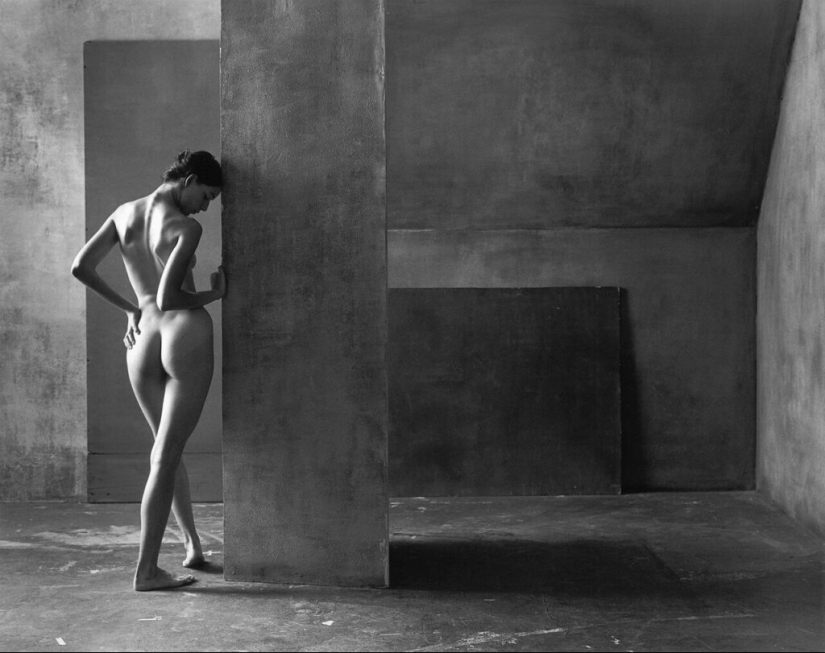 El cuerpo femenino y la geometría en la obra del fotógrafo Christian Coigny El cuerpo femenino y la geometría en la obra del fotógrafo Christian Coigny