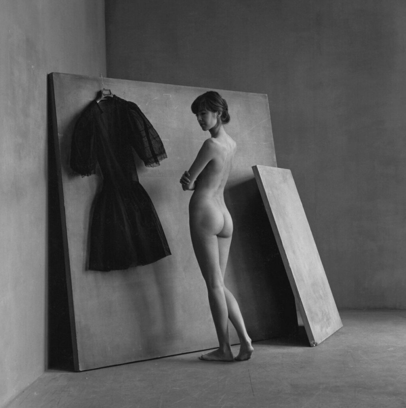 El cuerpo femenino y la geometría en la obra del fotógrafo Christian Coigny El cuerpo femenino y la geometría en la obra del fotógrafo Christian Coigny