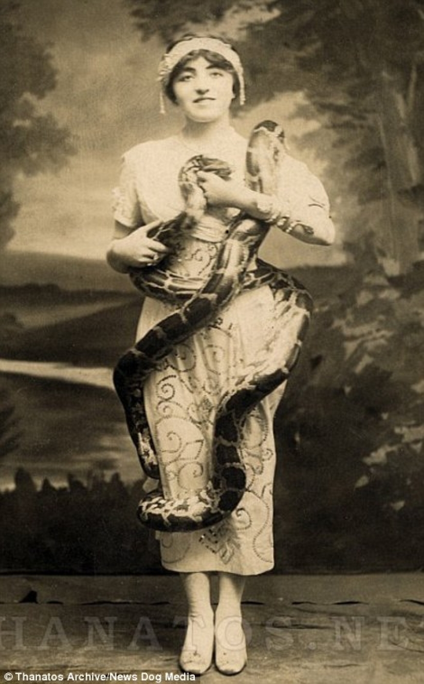 El duro siglo XIX: una colección de fotografías de archivo de personas con deformidades El duro siglo XIX: una colección de fotografías de archivo de personas con deformidades