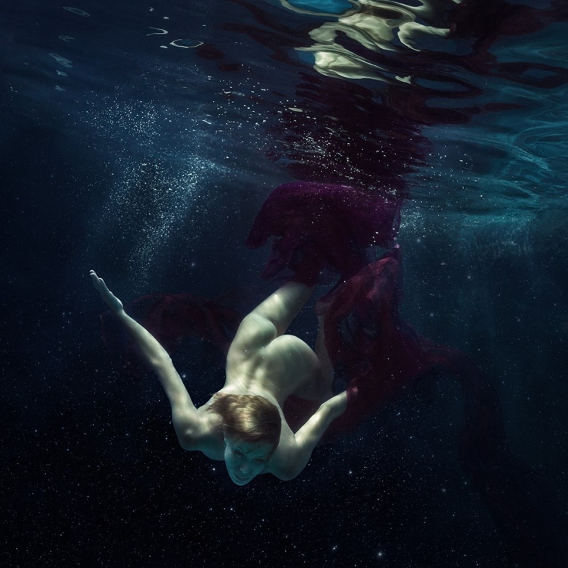 El elemento agua y la belleza del cuerpo femenino en las fotografías de Dmitry Laudin