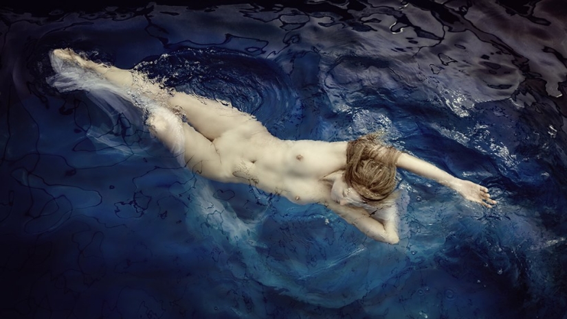 El elemento agua y la belleza del cuerpo femenino en las fotografías de Dmitry Laudin