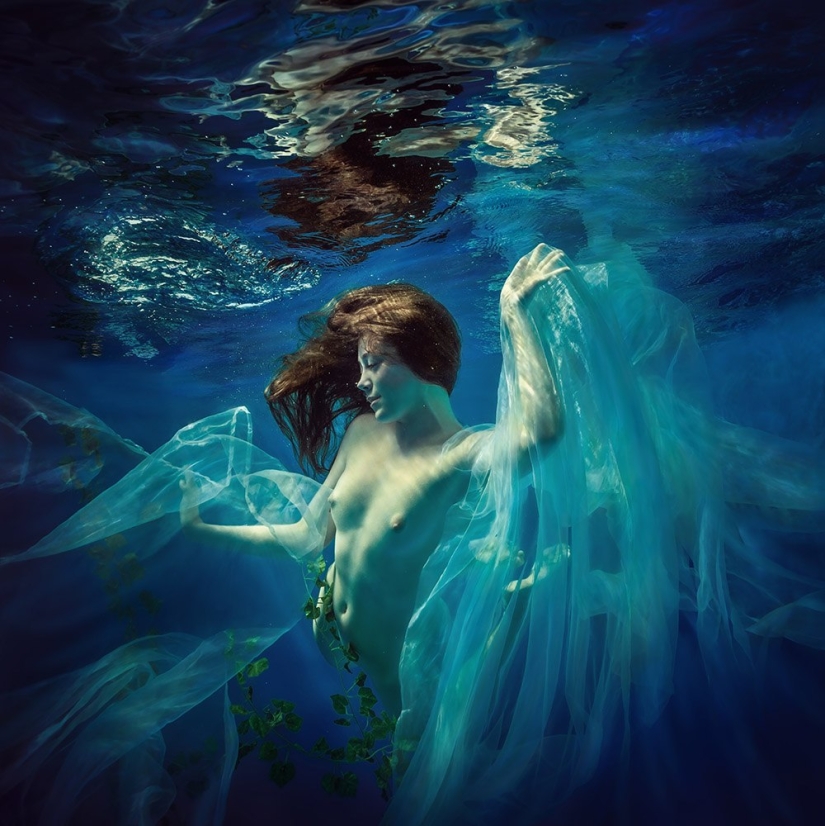 El elemento agua y la belleza del cuerpo femenino en las fotografías de Dmitry Laudin