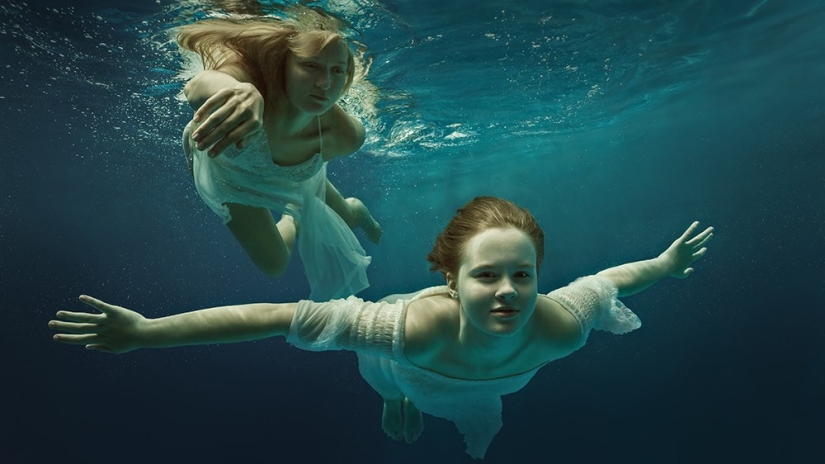 El elemento agua y la belleza del cuerpo femenino en las fotografías de Dmitry Laudin