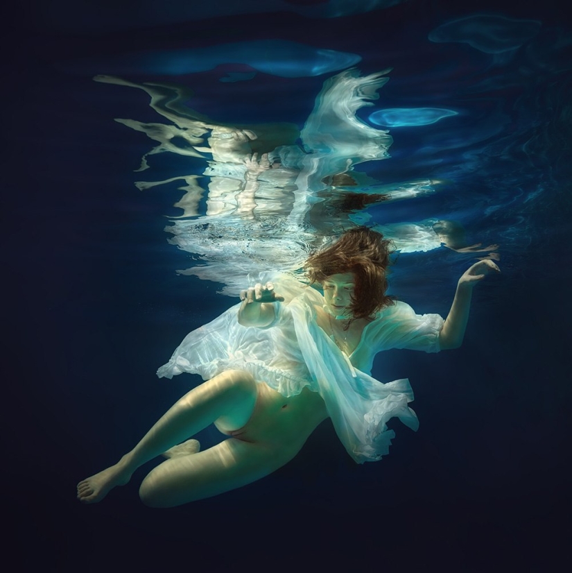 El elemento agua y la belleza del cuerpo femenino en las fotografías de Dmitry Laudin