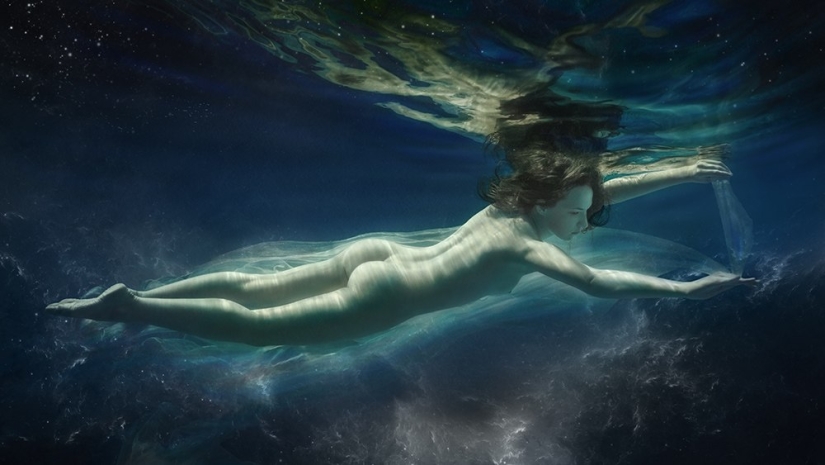 El elemento agua y la belleza del cuerpo femenino en las fotografías de Dmitry Laudin