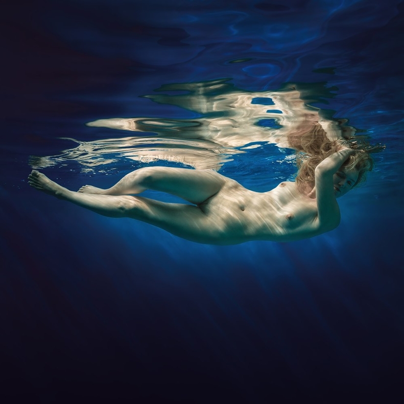 El elemento agua y la belleza del cuerpo femenino en las fotografías de Dmitry Laudin