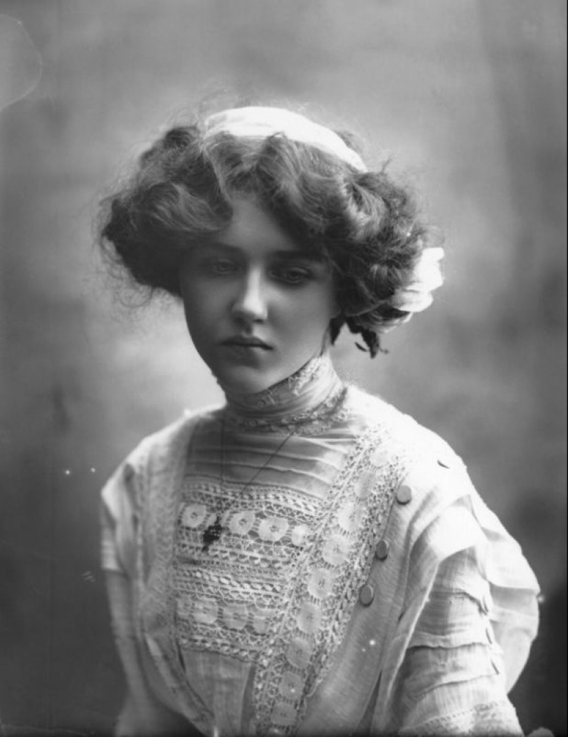 El genio de la belleza pura: atractivo natural de British niñas en el comienzo del siglo XX El genio de la belleza pura: atractivo natural de British niñas en el comienzo del siglo XX