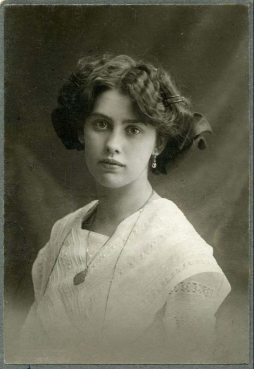 El genio de la belleza pura: atractivo natural de British niñas en el comienzo del siglo XX El genio de la belleza pura: atractivo natural de British niñas en el comienzo del siglo XX