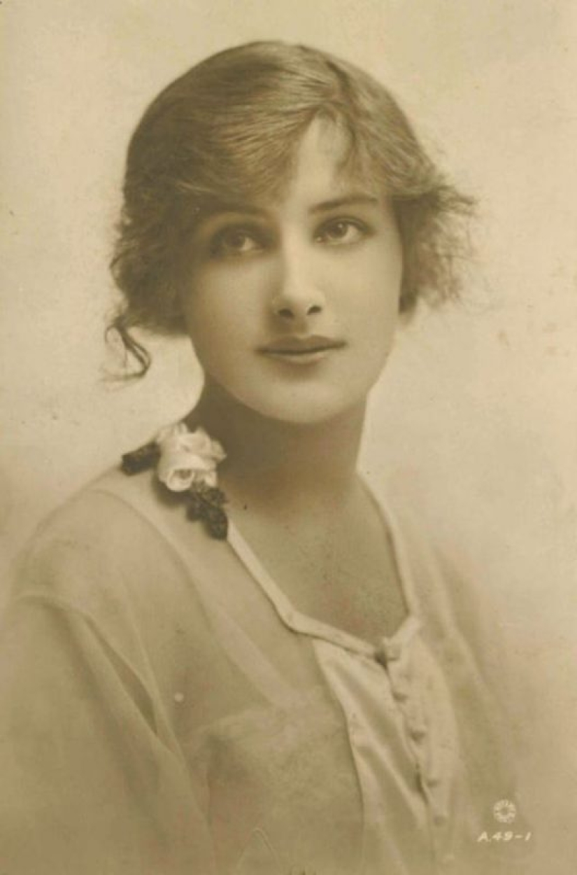 El genio de la belleza pura: atractivo natural de British niñas en el comienzo del siglo XX El genio de la belleza pura: atractivo natural de British niñas en el comienzo del siglo XX