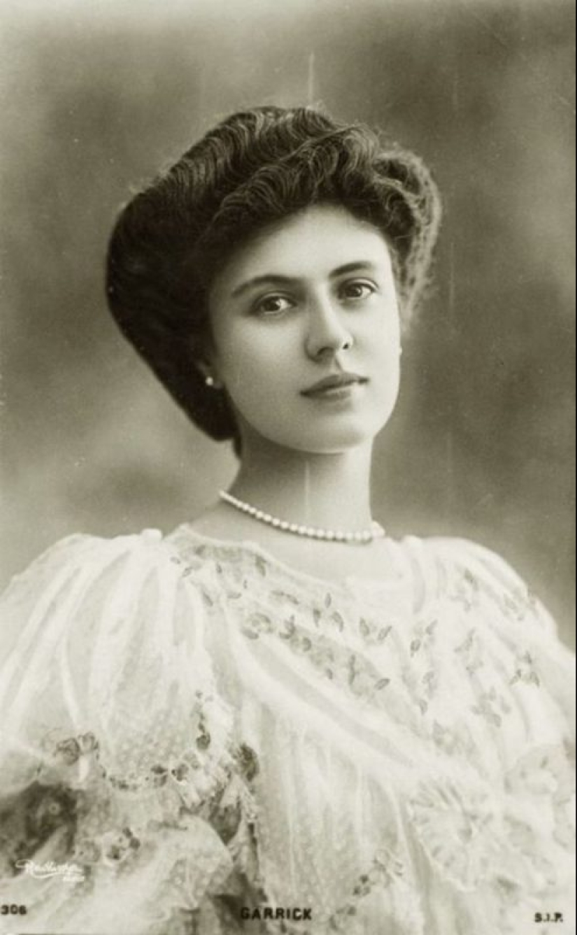 El genio de la belleza pura: atractivo natural de British niñas en el comienzo del siglo XX El genio de la belleza pura: atractivo natural de British niñas en el comienzo del siglo XX