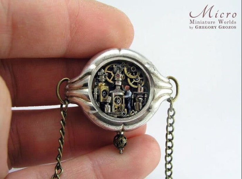 El griego maestro Gregory Grozos crea mundos en miniatura en cuestión de horas