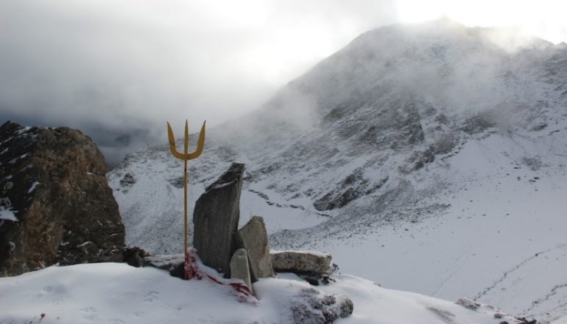El lago Roopkund del Himalaya es un cementerio de 500 personas, que guarda su secreto El lago Roopkund del Himalaya es un cementerio de 500 personas, que guarda su secreto
