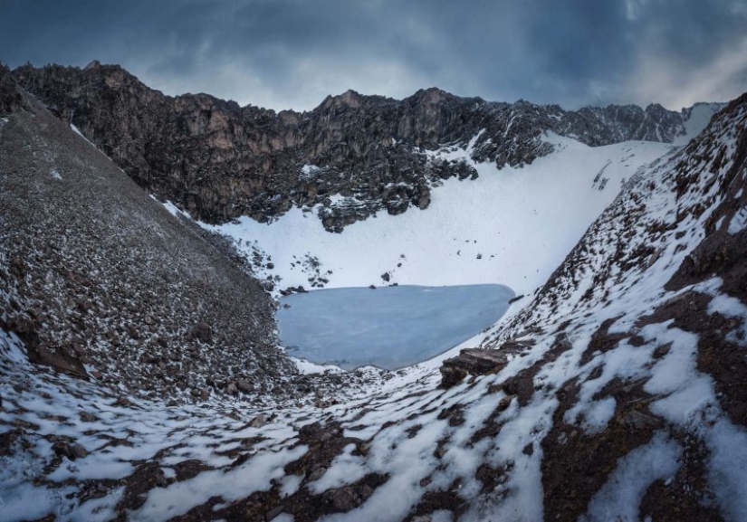 El lago Roopkund del Himalaya es un cementerio de 500 personas, que guarda su secreto El lago Roopkund del Himalaya es un cementerio de 500 personas, que guarda su secreto