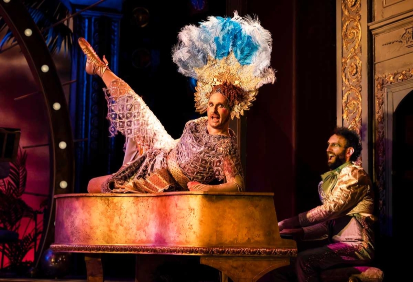 El marqués loco Henry Cyril Paget y su "Teatro de la alegría"