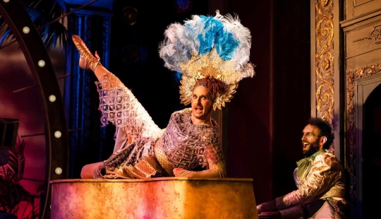 El marqués loco Henry Cyril Paget y su "Teatro de la alegría"