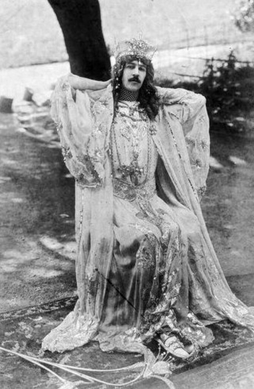 El marqués loco Henry Cyril Paget y su "Teatro de la alegría"