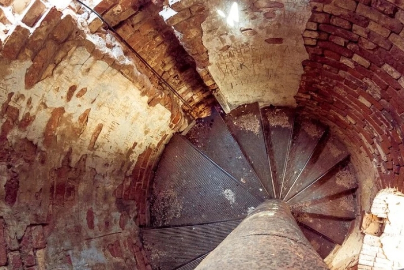 El milagro en el desierto: tanto en 30 km del mar cerca de Astracán apareció faro El milagro en el desierto: tanto en 30 km del mar cerca de Astracán apareció faro