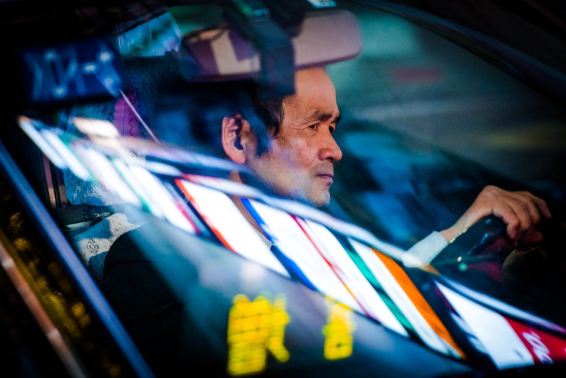 El mundo de los taxistas nocturnos perfectos en Tokio