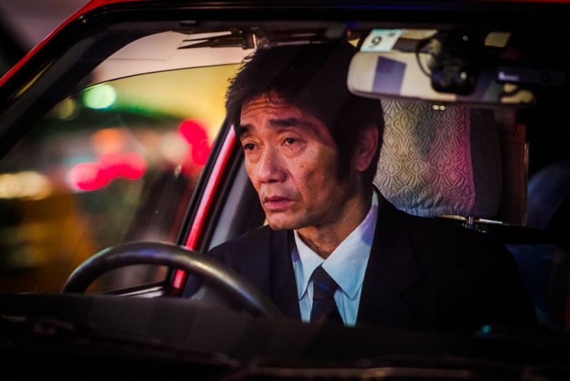 El mundo de los taxistas nocturnos perfectos en Tokio