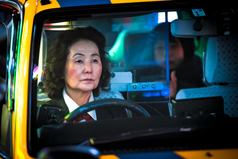 El mundo de los taxistas nocturnos perfectos en Tokio