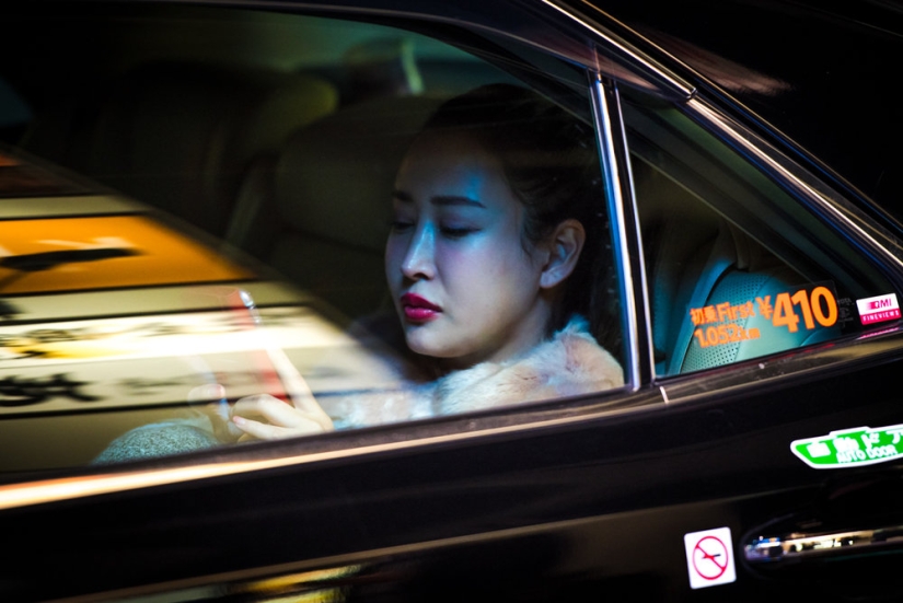 El mundo de los taxistas nocturnos perfectos en Tokio