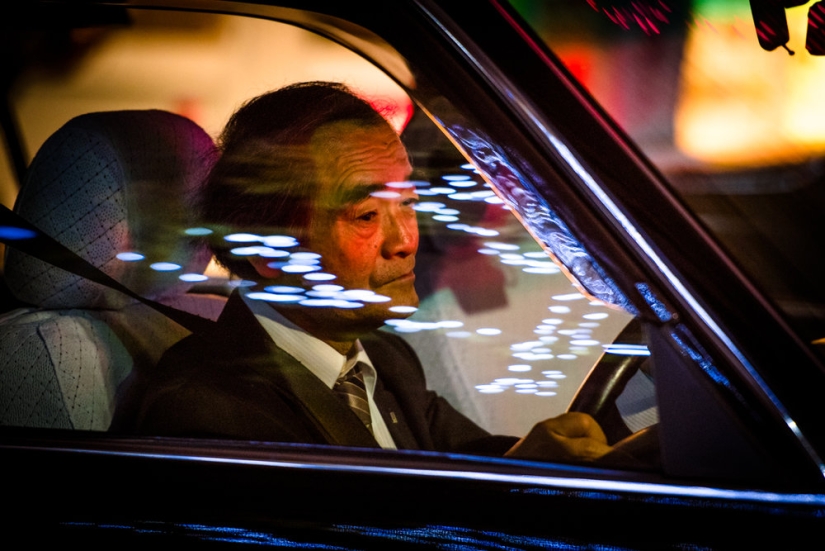 El mundo de los taxistas nocturnos perfectos en Tokio