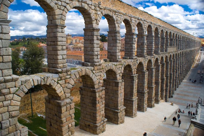 El único acueducto romano antiguo que todavía se utiliza para el fin previsto