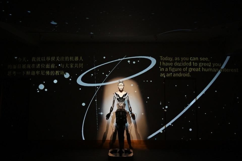 El progreso ha llegado lejos: un robot predicador trabaja en un templo japonés