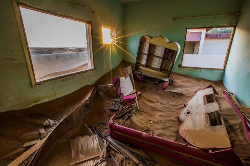 El pueblo fantasma abandonado de Al-Madam en las arenas de los Emiratos