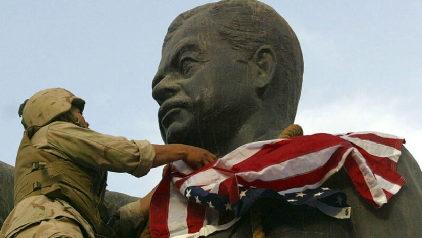 El secreto del " Corán Sangriento—: un libro escrito con la sangre de Saddam Hussein El secreto del " Corán Sangriento—: un libro escrito con la sangre de Saddam Hussein