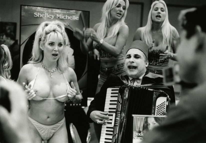 Elmo Tide: The True Stories of an Anonymous Street Photography Genius Elmo Tide: The True Stories of an Anonymous Street Photography Genius