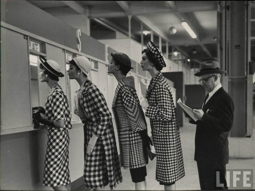 Elusive femininity by photographer Nina Lin Elusive femininity by photographer Nina Lin