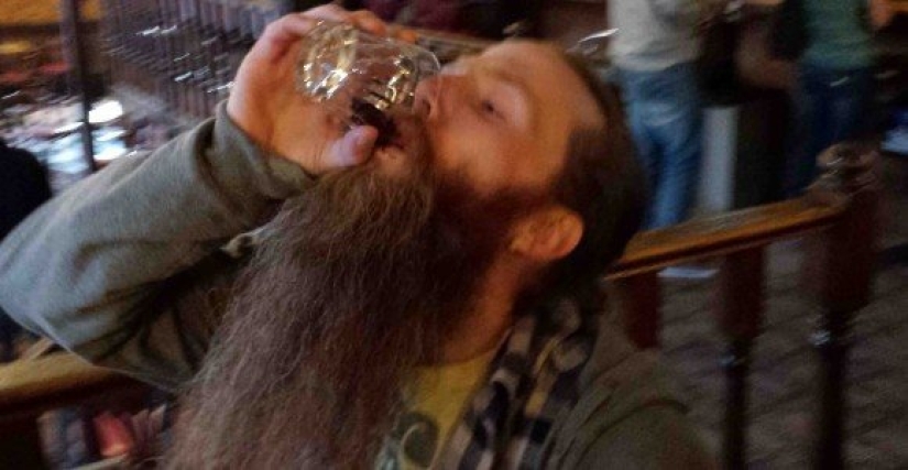 En la boca de mis pies: la gloriosa historia del club canadiense de alcohólicos " Sour Finger» En la boca de mis pies: la gloriosa historia del club canadiense de alcohólicos " Sour Finger»