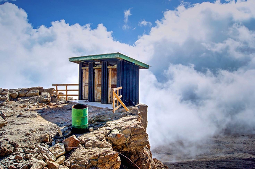 En necesidad, pero no en la ofensa: 20 baños públicos más inusuales